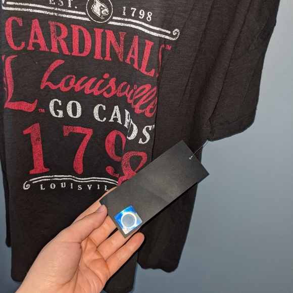 NWT Women's Louisville Cardinals Tee - Picture 3 of 5